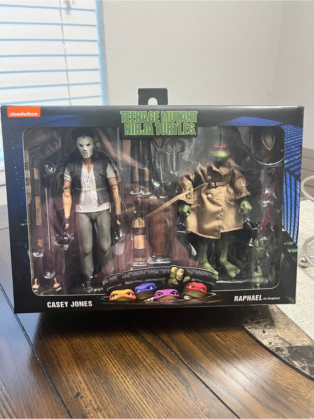 NECA - Teenage Mutant Ninja Turtles- Casey Jones- Raphael- Nickelodeon
